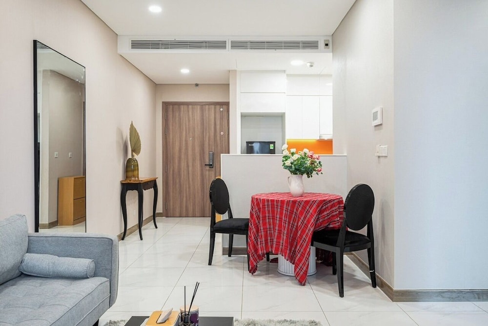 Luxury Sunwah Apartment near Landmark 81 - City View