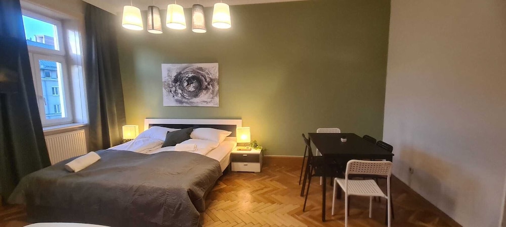 Cozy 2BR Apt Prime Vienna Longstays