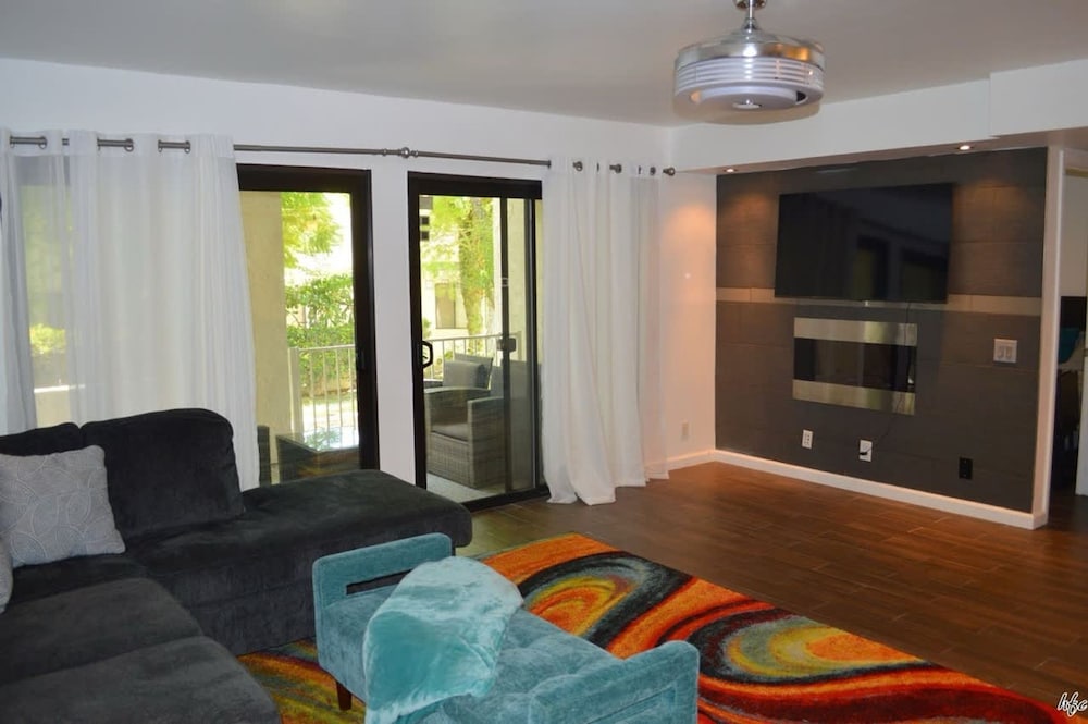 2BD Ground Floor Condo in Gated Gardens Pool Spa