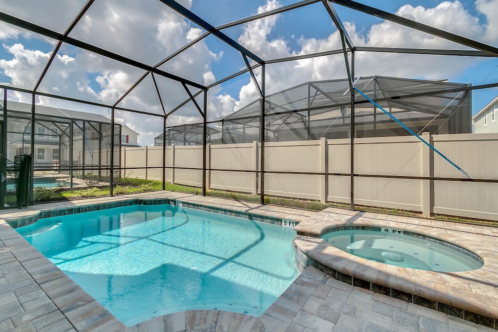 Solara Resort 1604 - Image 1