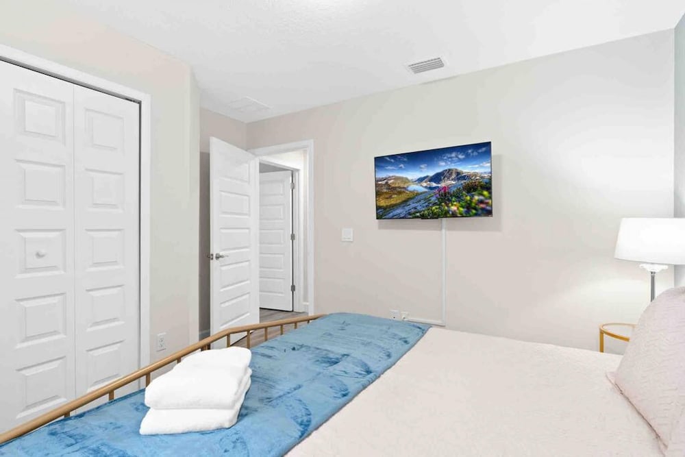 Super Calm- Sleeps 17 W Designs Close TO Parks
