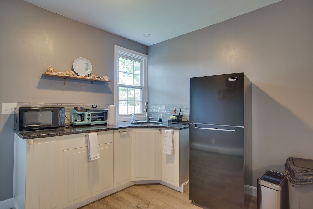 ~ 1 Mi to Beach: Cape Cod Apt in South Yarmouth