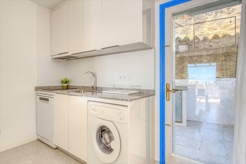 Townhouse in Roses Near Platja de Canyelles