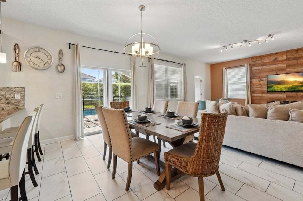 Exceptional Quality Private Pool Home 6 Bedroom Villa