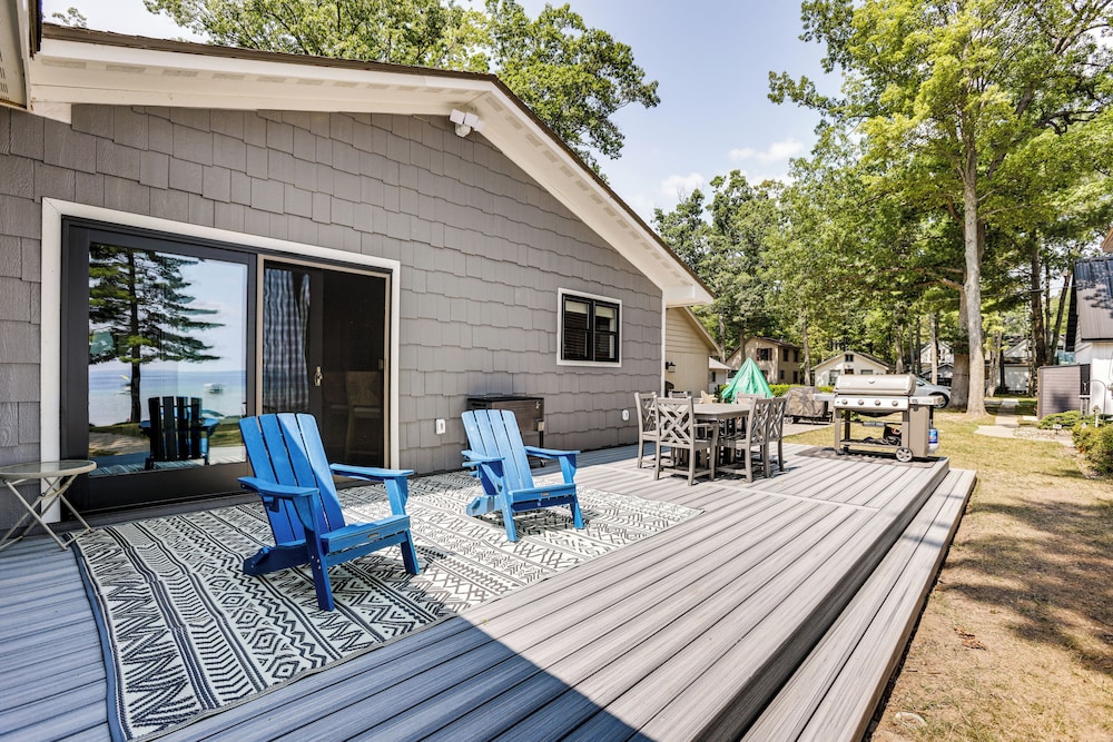 Swim, Fish & Boat: House on Stunning Higgins Lake!