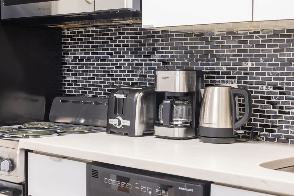 26-1c Gramercy Large 1BR WD