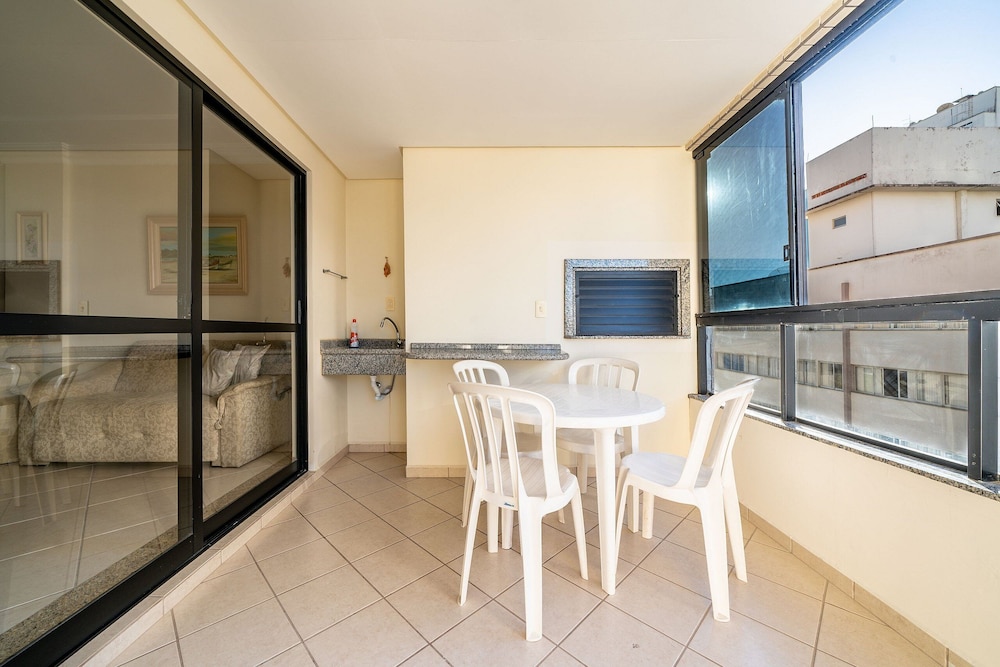 Sea View Apartm. 130m From the Beach in BC Esa901