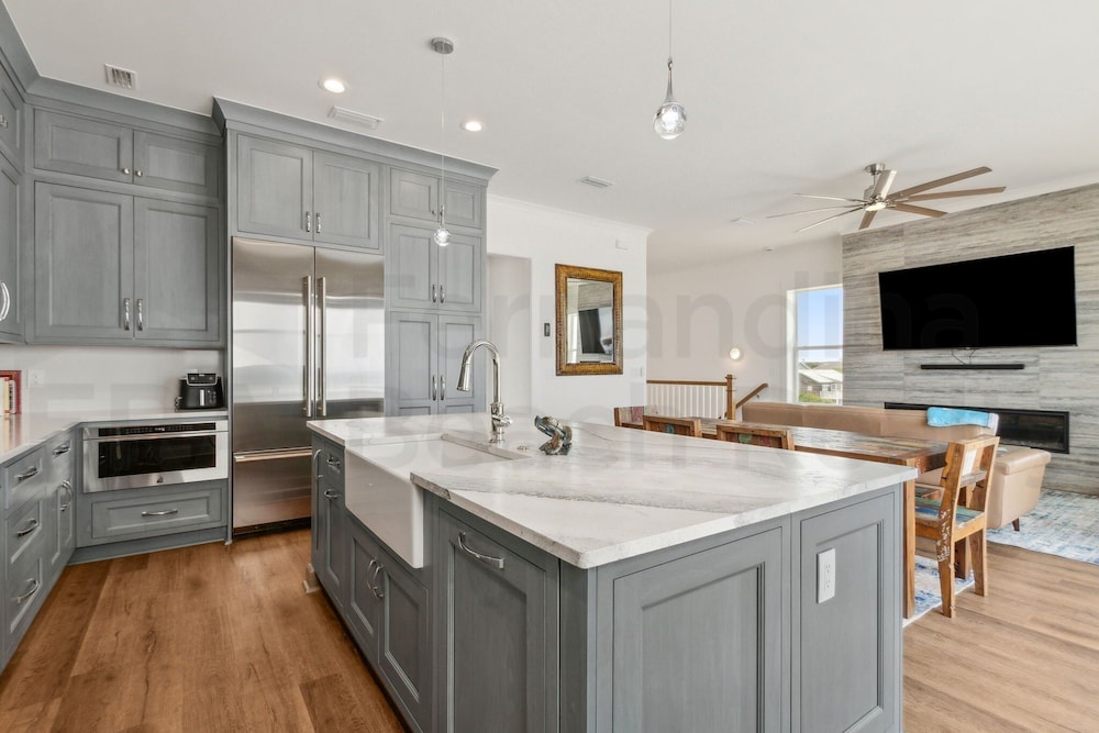 1088 S. Fletcher Ave 5 Bedroom Home