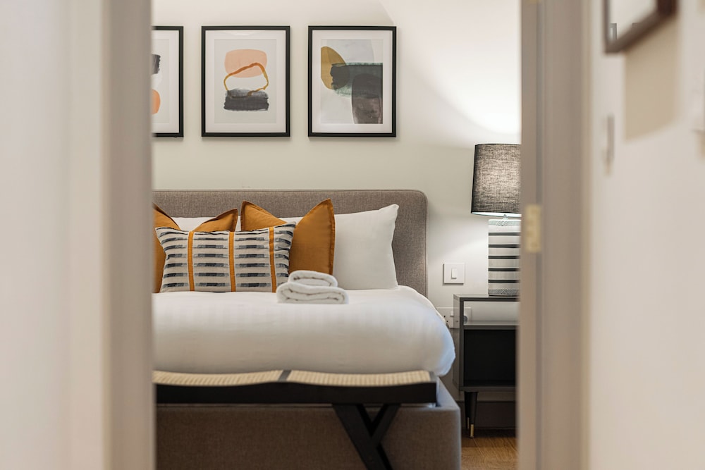 Luxury flats near Big Ben and London Eye