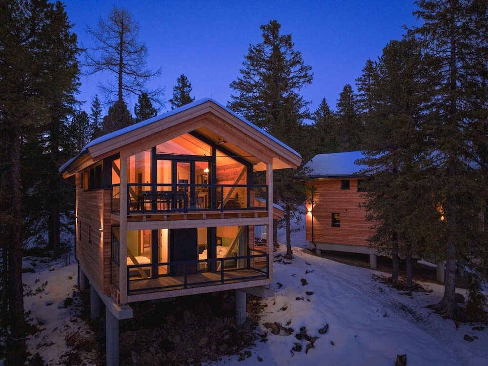 Superior Chalet With Sauna and hot tub
