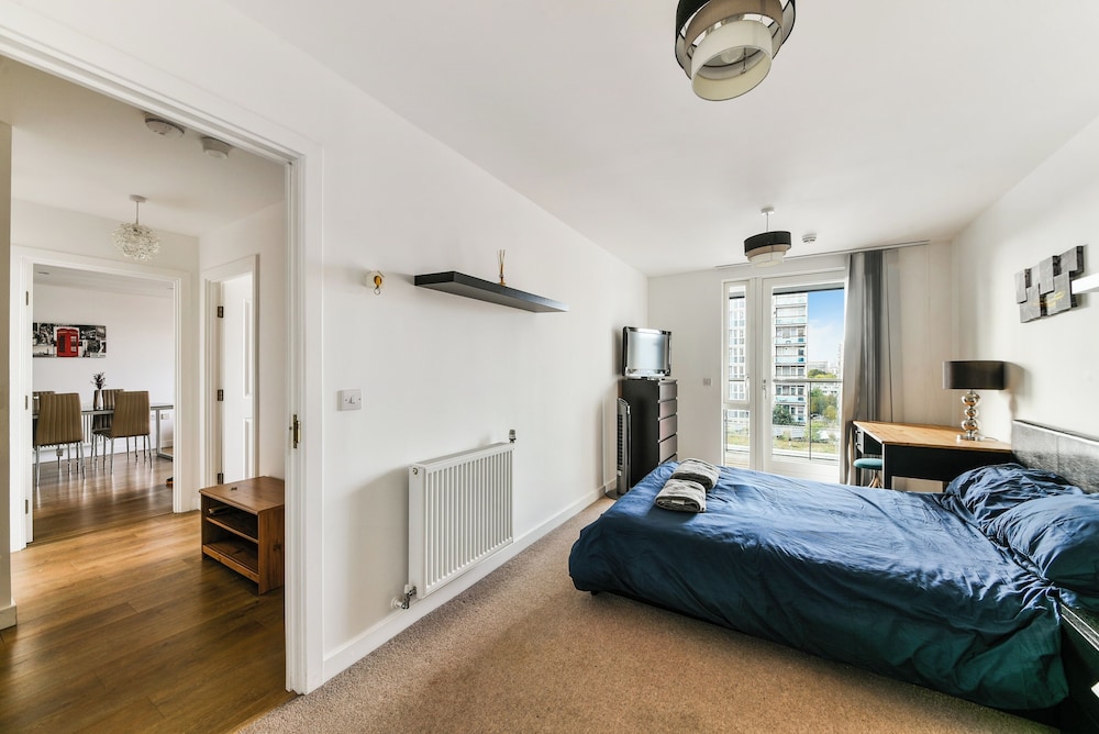 Luxury 2 bed Apartment in Canary Wharf - Free Wifi