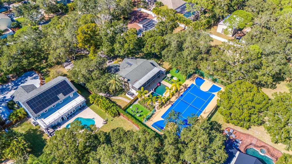 Court Haven Paradise: Your All-in-one Getaway, photo 34