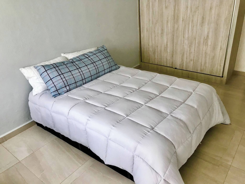 Beautiful Apartment With Pool, gym and Beach Just 80 Meters Walk, Fully Equipped