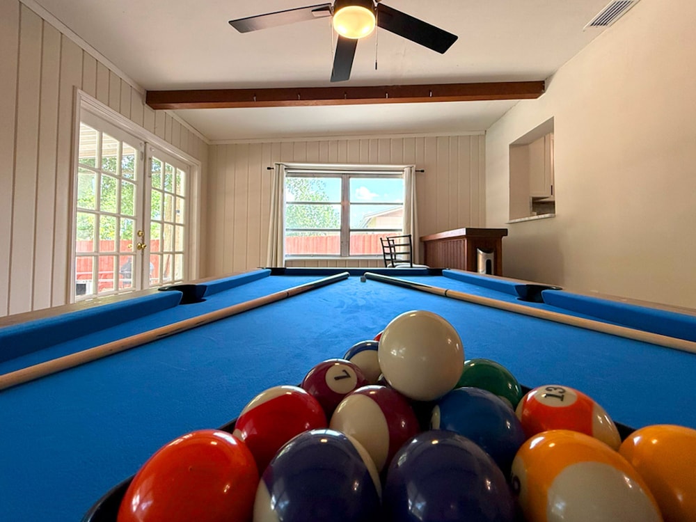 10min to Legoland Pool Billiards King