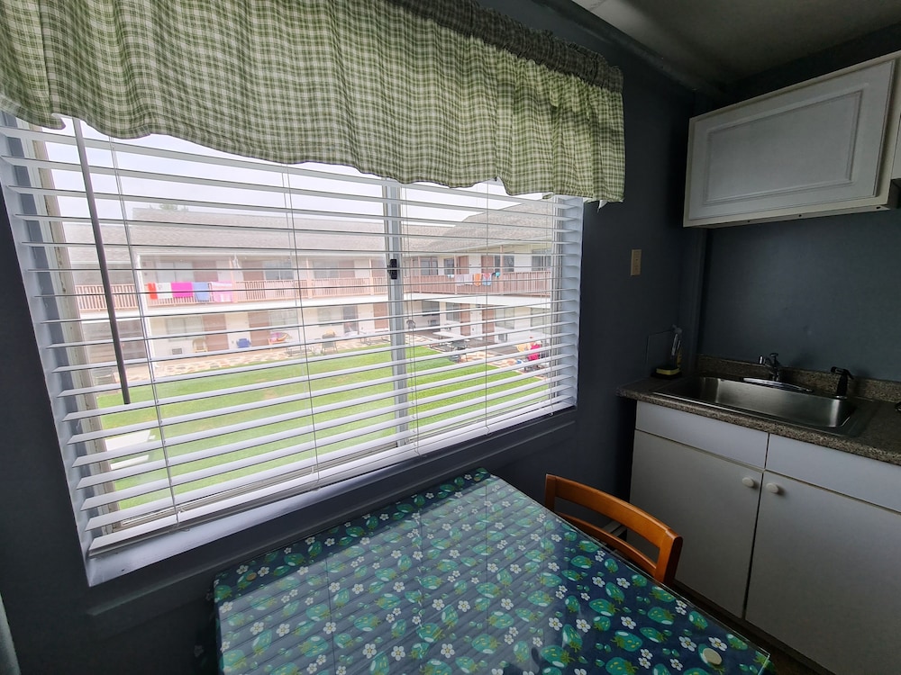 Flagship Motor Court - Property Image 12