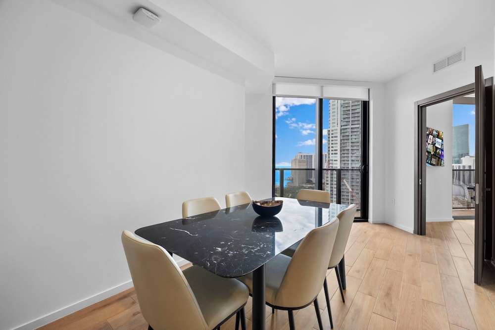 Luxury Studio with Stunning Views & Pool