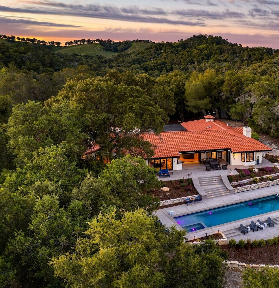 Rancho Robles by Avantstay Vineyard Villa w/ Views, Pool & Privacy