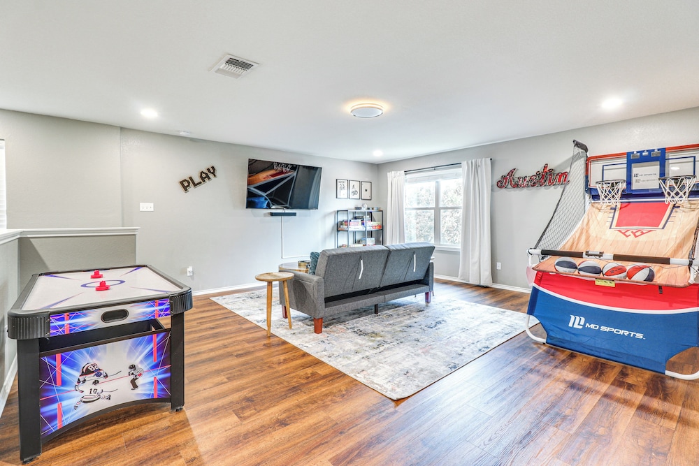 10 Mi to Dtwn Austin: Family Home w/ Communal Pool