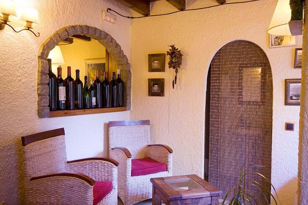 Hostal El Bouquet view 4