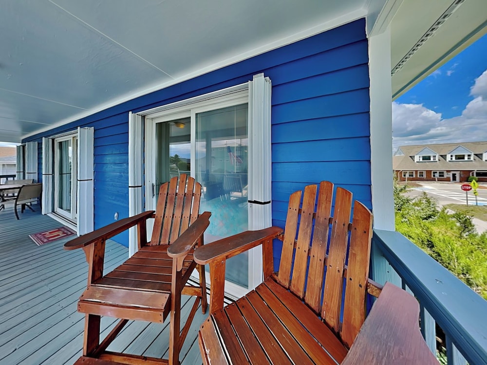 Happy Days by Topsail Realty
