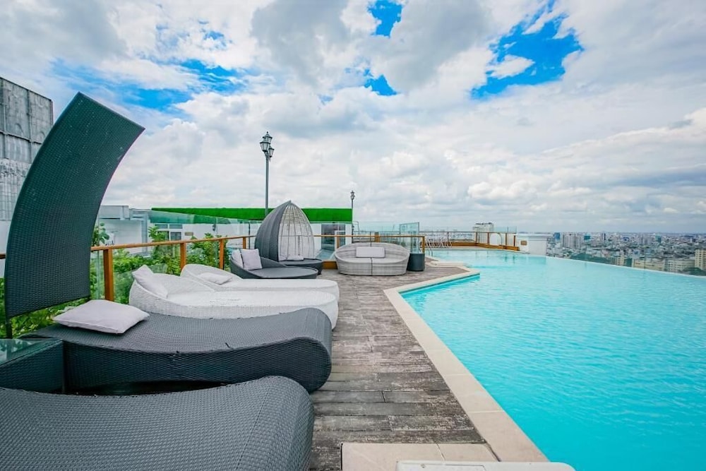 Luxury Condotel Luminous Leman