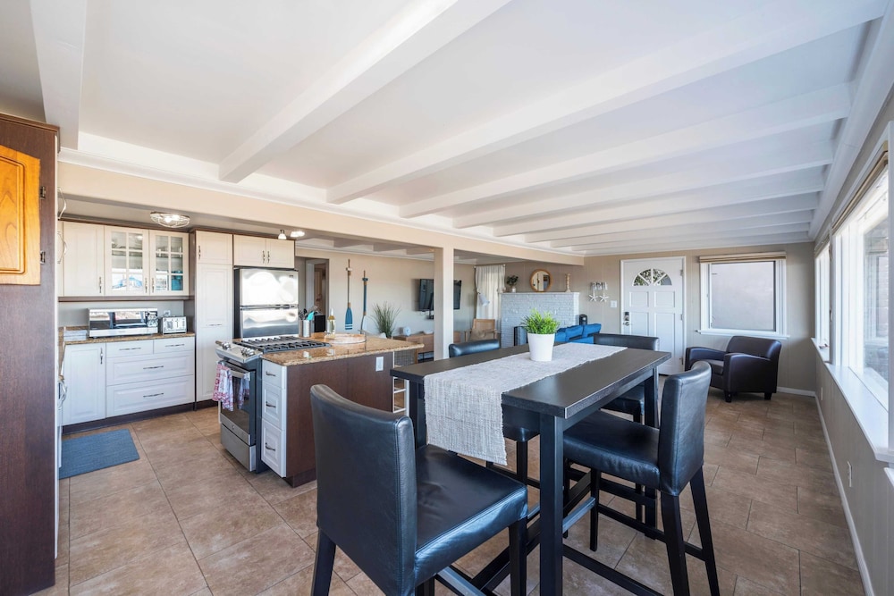 Coastal Condos With Dock Access Near Sand, Shops & Balboa Fun Zone