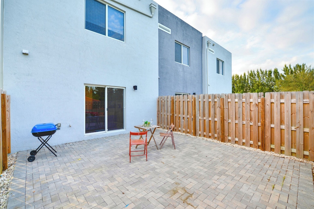 Stylish Townhouses by Design District