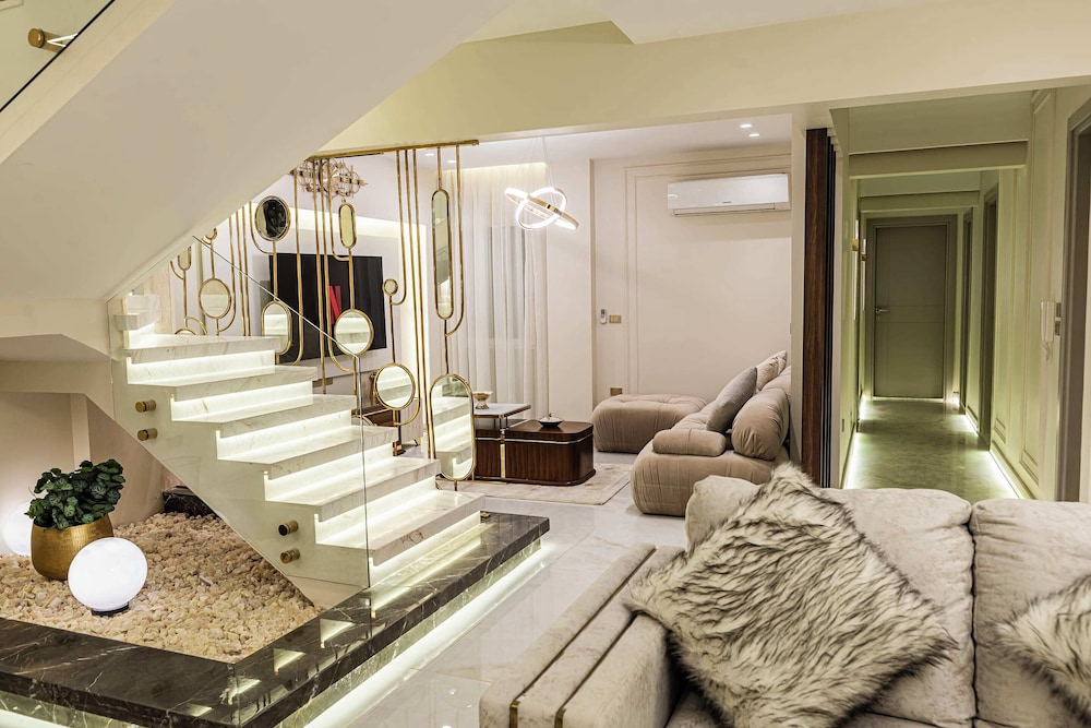 Imperial & Inviting 3bdr Duplex w/ Roof @new Cairo