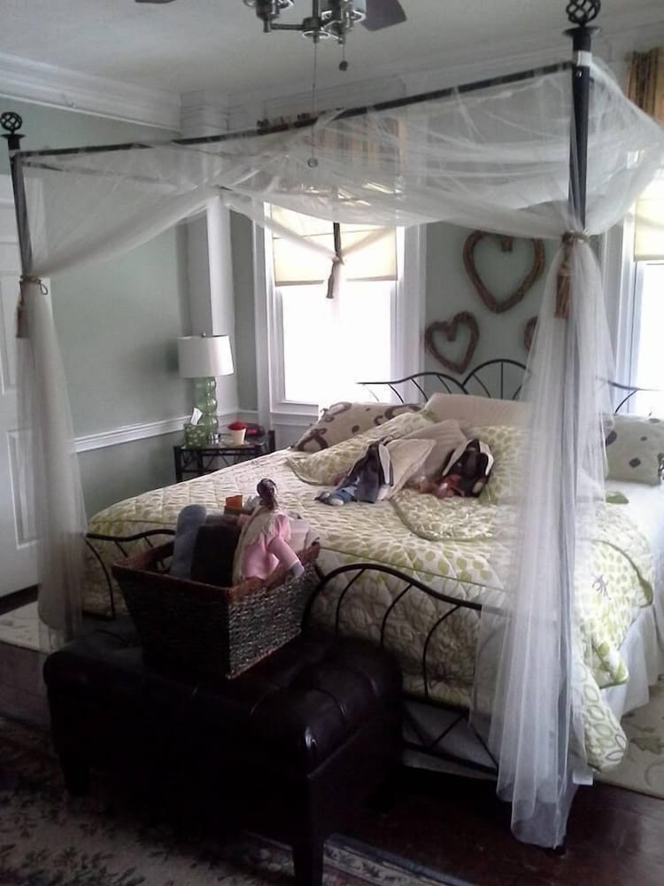 Brookside Inn At Laurens