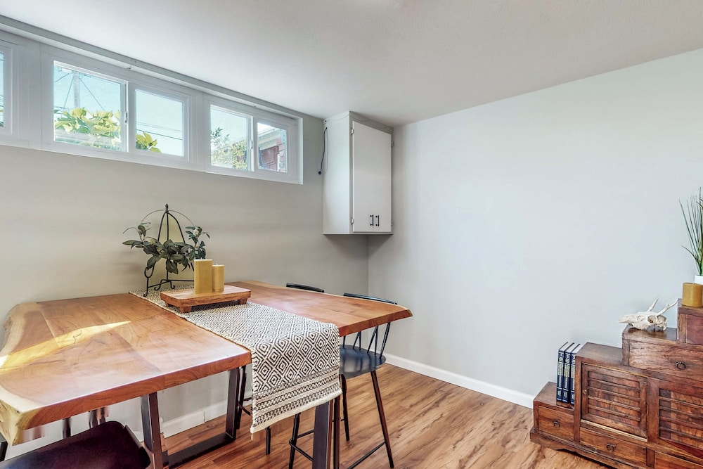 2BR Dog-friendly Duplex Close to Boise w/ W & D