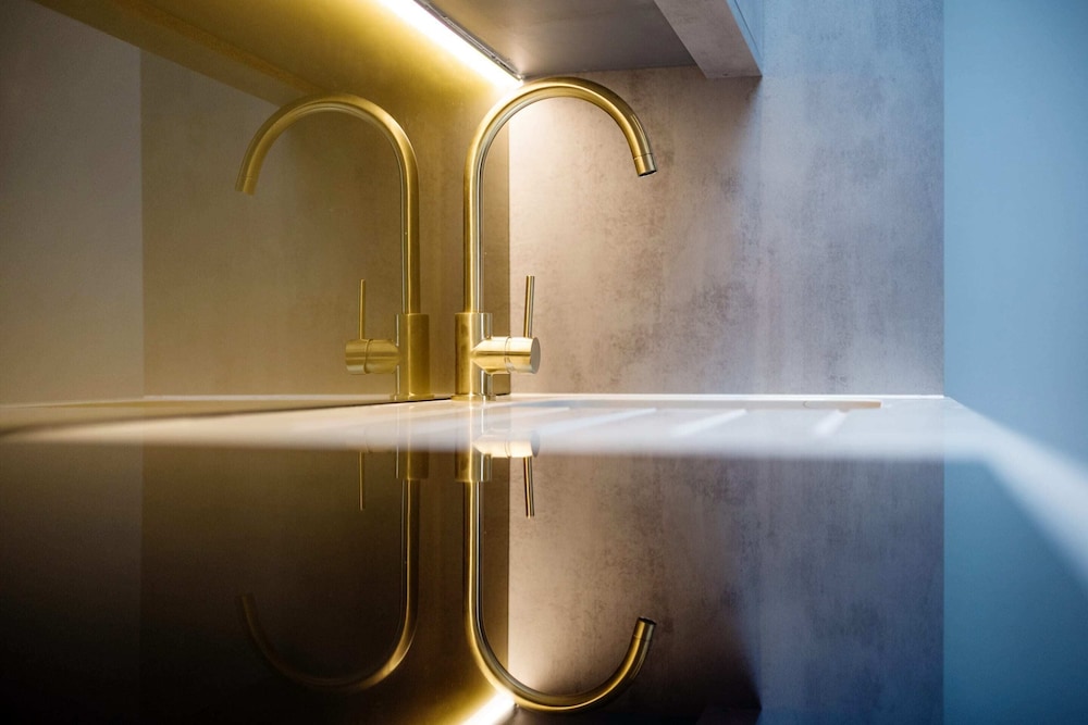 Marble Arch Suite 9-hosted by Sweetstay
