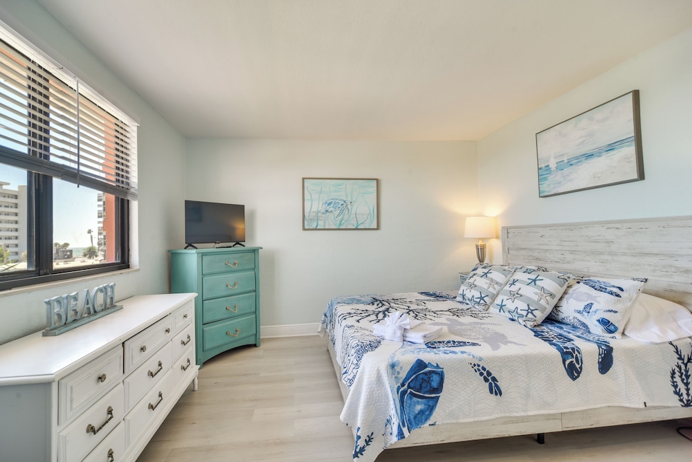 Condo at Upham Beach Park w/ Heated Pool Access!