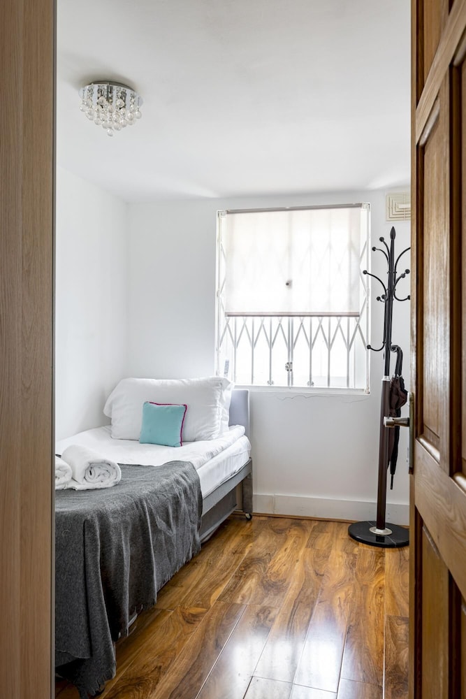 Baker Street Regent Park 3-bedrooms Garden Flat