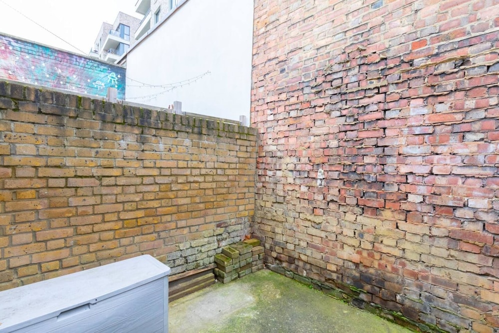 Studio W/private Patio Heart of Brixton, London!