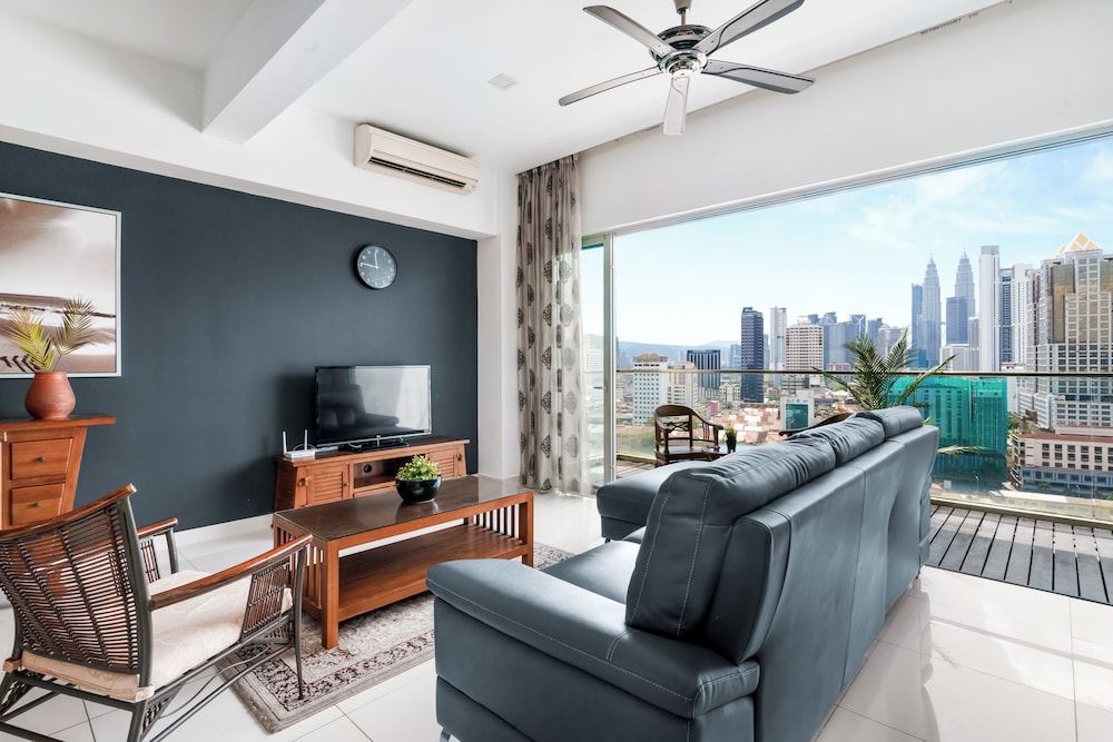 NaiBnB @ Regalia Residence