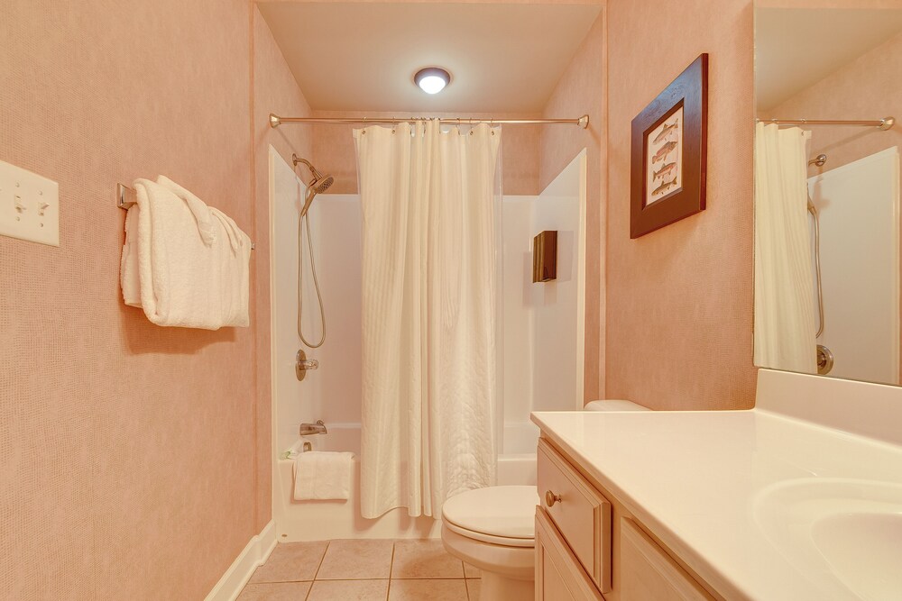Community Pools & Beach: Smith Mountain Lake Condo