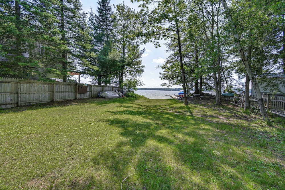 Cabin 600' to Manistee Lake Private Shared Access