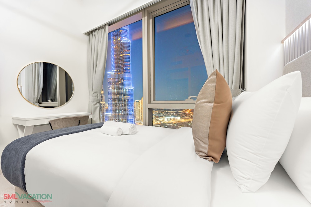 SML Vacation Homes - Sky High Apartments with Burj Khalifa and Dubai Fountain Views @ Grande Signature, Downtown Dubai