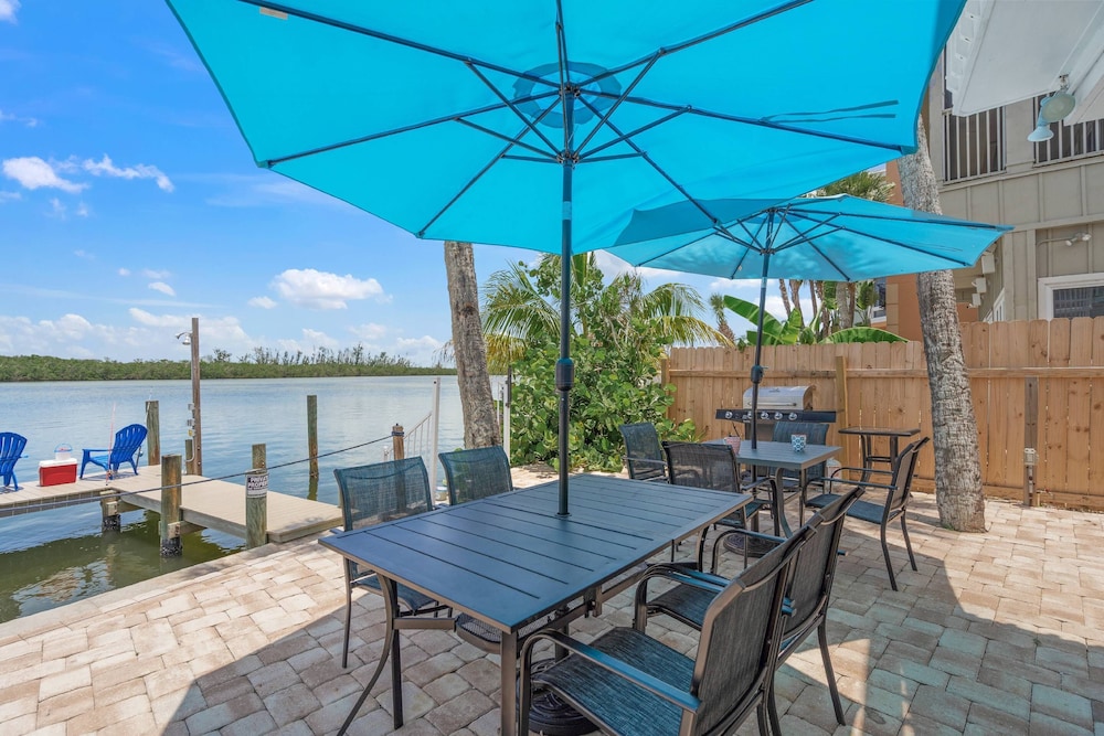 Coastal Breeze Siesta Entire 4-unit Complex With Dock