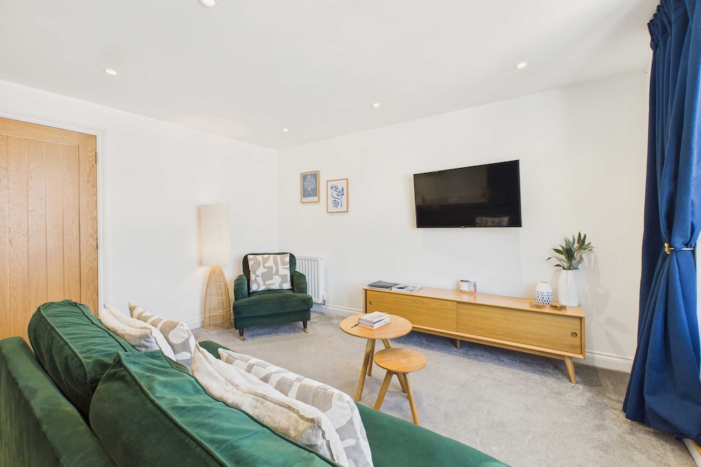 Host Stay Cringle Cottage