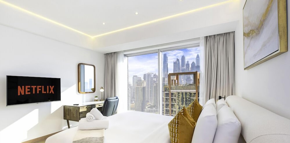 LUX The JW Marina Suite 2