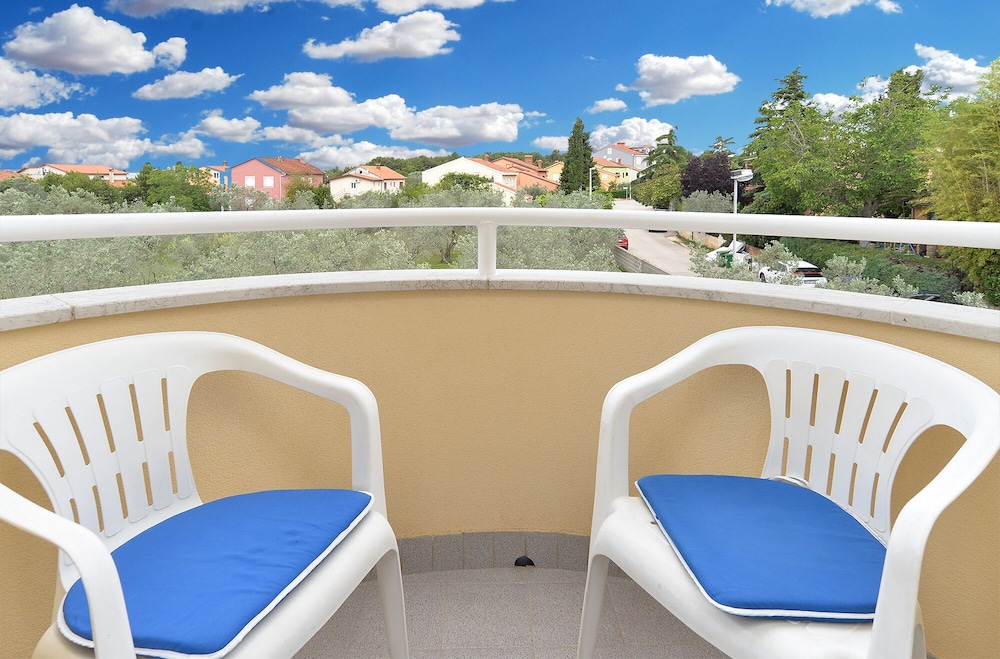Apartment 1782 view 2