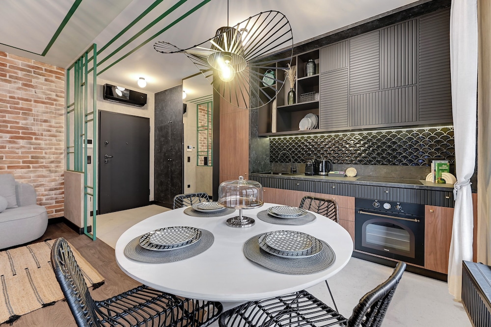 Doki Living - Foodhall & Parking by Downtown Apartments