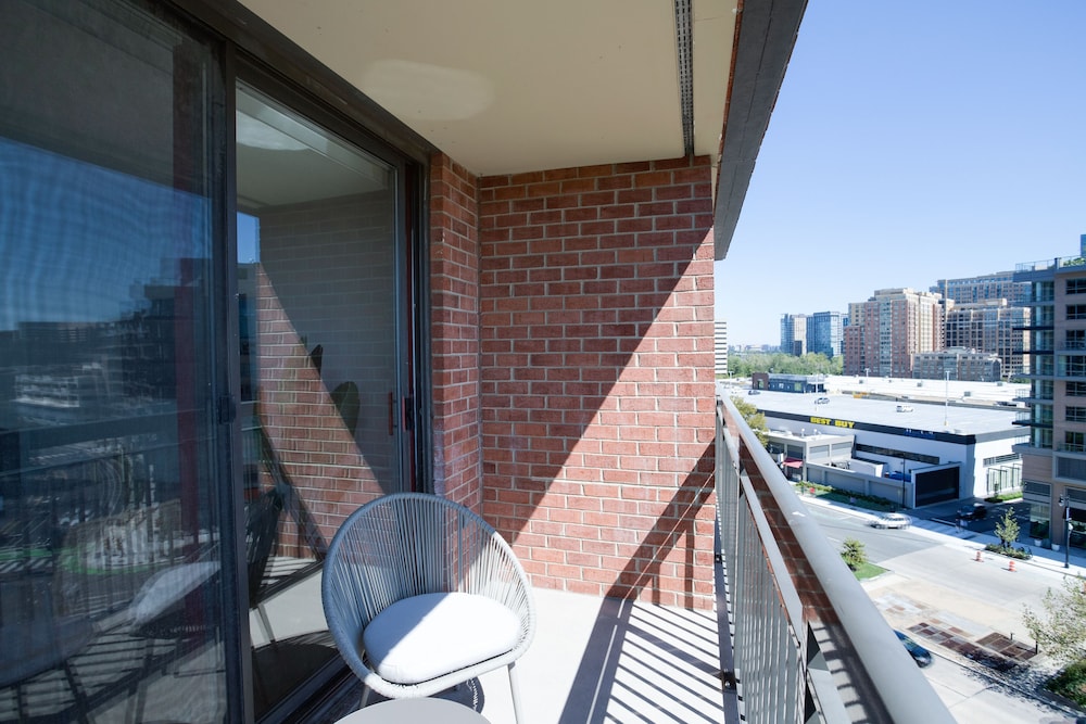 Gorgeous Apt with Rooftop City View view 5