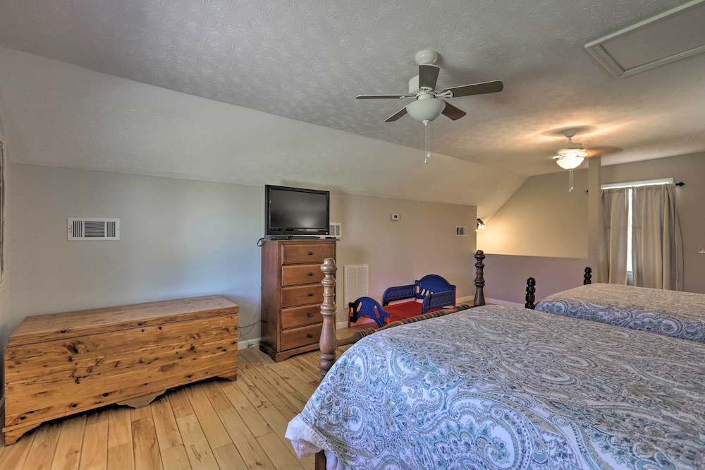 Pine Mountain Valley House w/ Pool & Grill! view 3
