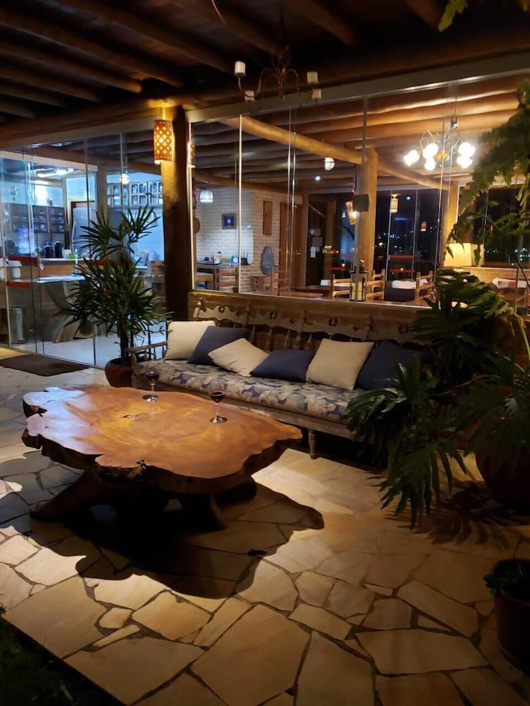 Gidu House