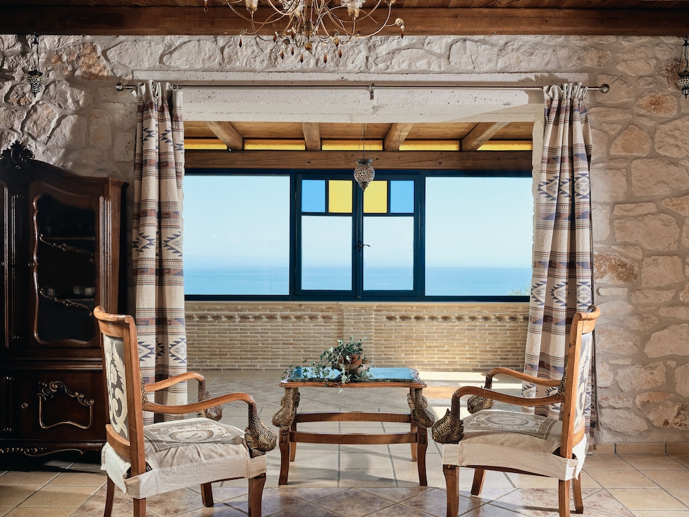 Diamond Suites
