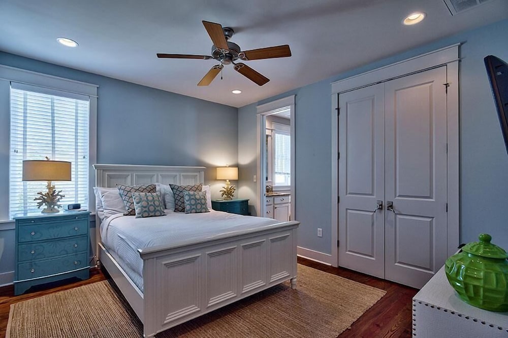 Coral Cottage 4 Bedroom Holiday Home by Five Star Properties