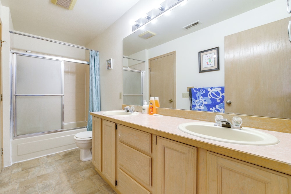 Walk to Hiking Trails: Renton Home w/ Fenced Yard!