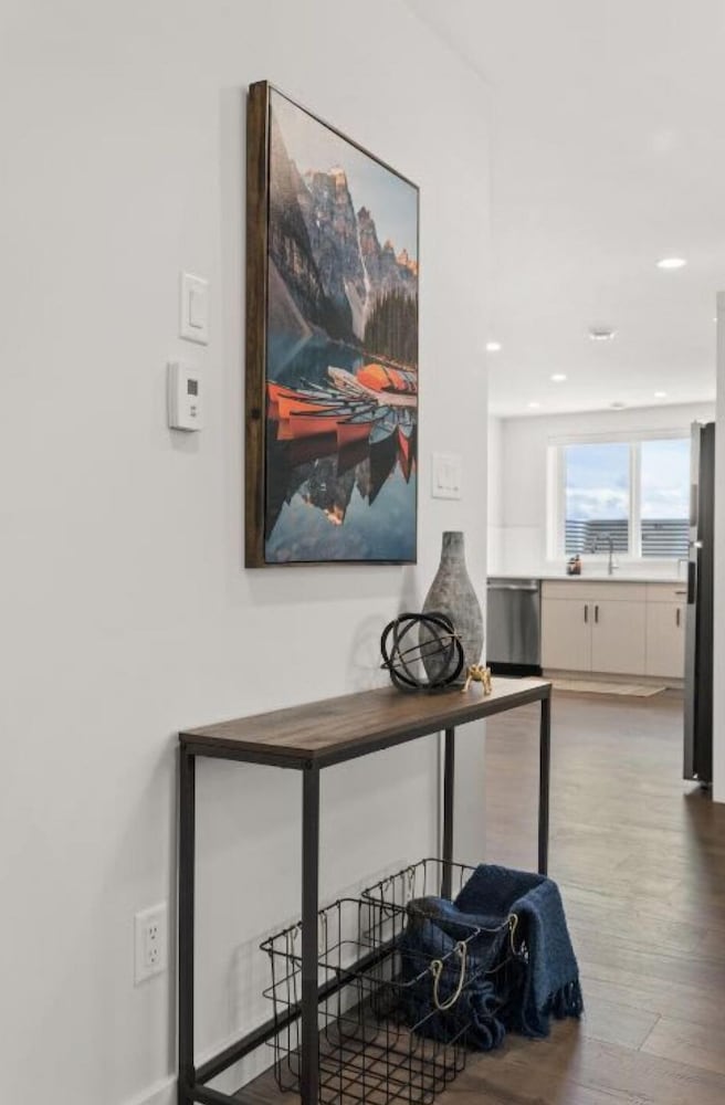Castle View No Service Fees Kitchen 55 TV